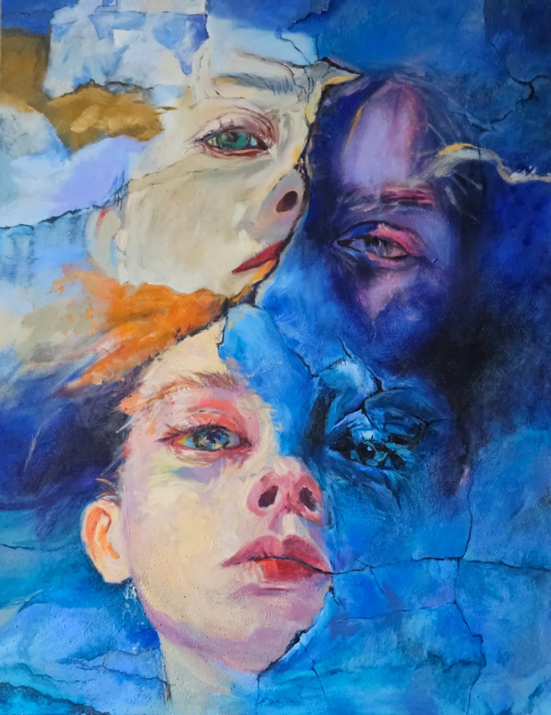 Szczelina II - 3 twarze kobiety w symbolicznym rozdarciu, błękit i ochra, akryl na płótnie, 120 × 90 cm, Bogusława Chmielewska