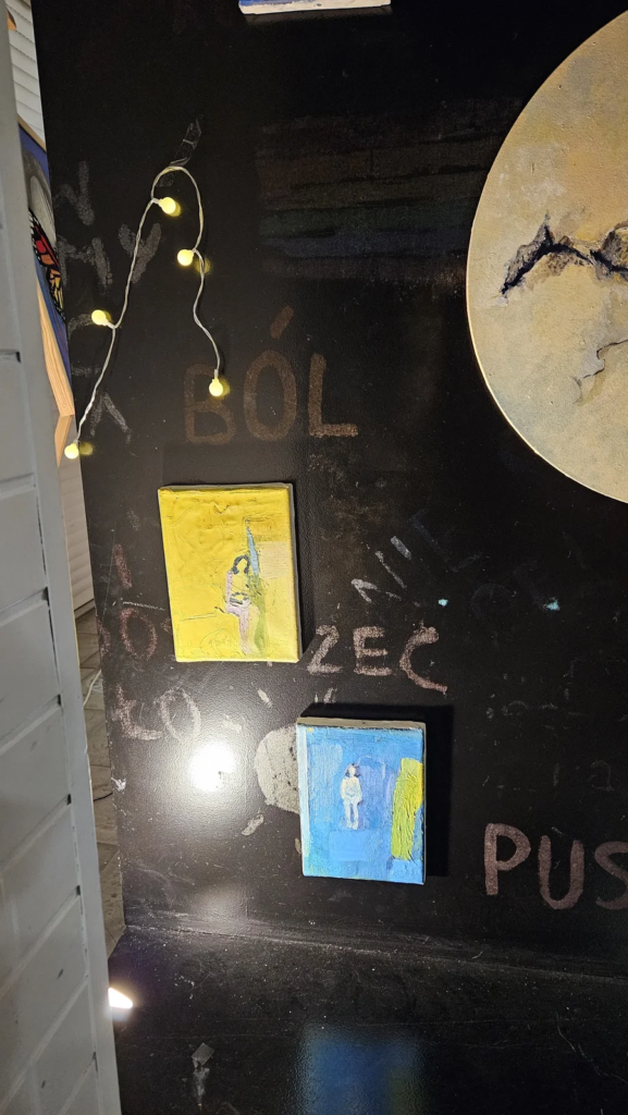 Dwie miniatury olejne z okresu ASP, Dwie Jole, wśród napisów kredą
